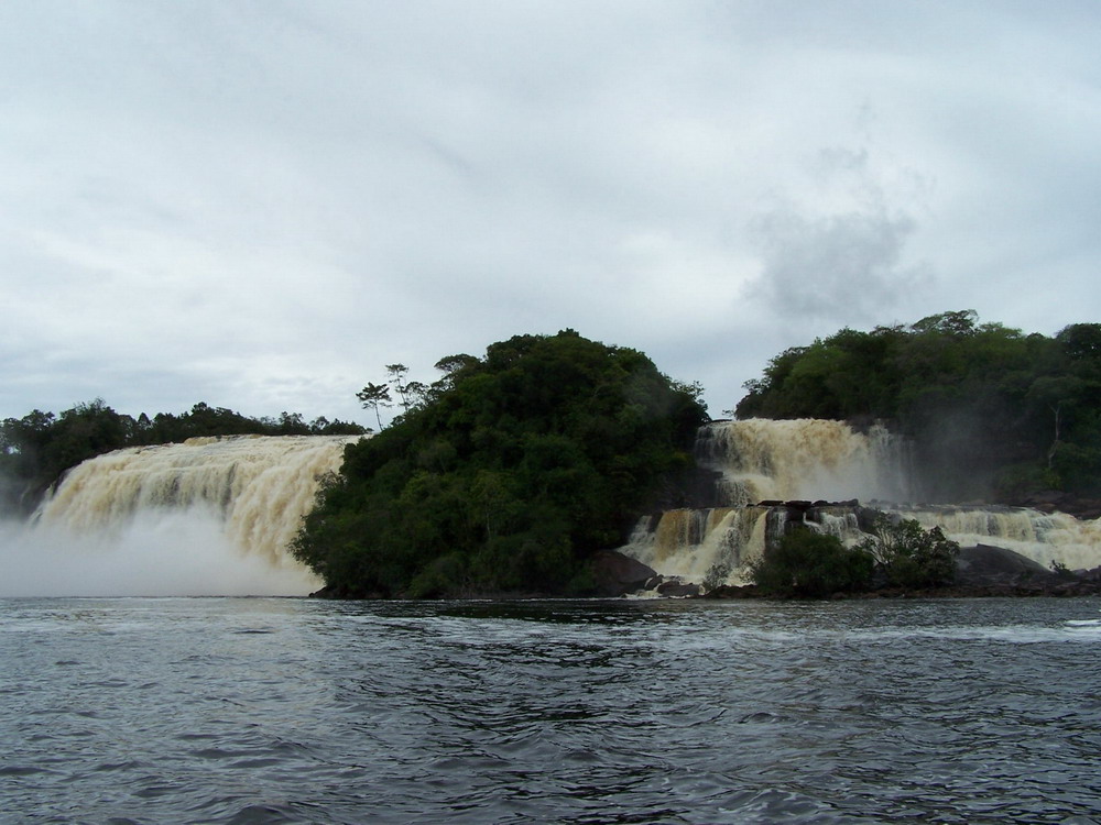 waterfalls in national park CANAIMA Venezuela.jpg